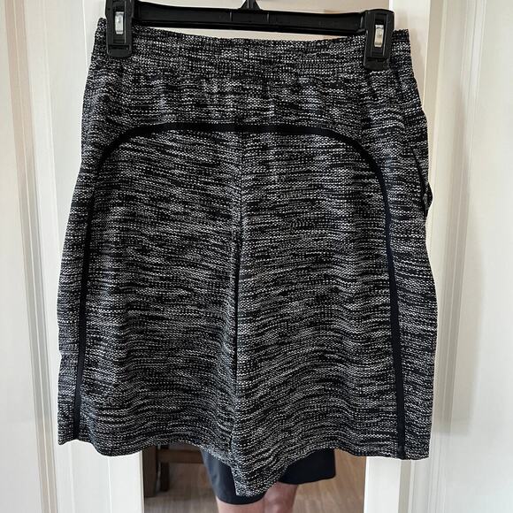 Men's Lululemon Pace Breaker Shorts Size Small Color Black Grey - Picture 3 of 5